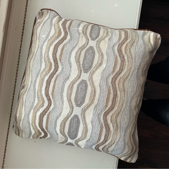 NEW - Set of 3 Patterened Decorative Pillows - NEVER USED - Picture 2 of 2